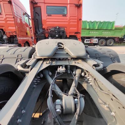 Type de transmission manuelle Utilisé Sinotruck HOWO 6X4 CNG Tracteur de camion pour vos besoins