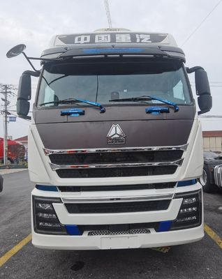Le transport de marchandises facilité par un camion lourd HOWO 6X4 de 110 kg