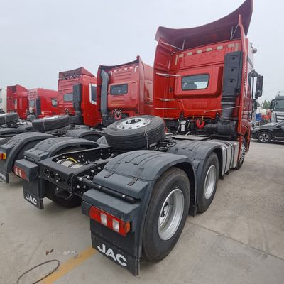 Camion JAC 6X4 avec réservoir de carburant de 600L Design pneumatique sans tube 351-450hp