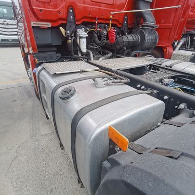 Camion JAC 6X4 avec réservoir de carburant de 600L Design pneumatique sans tube 351-450hp