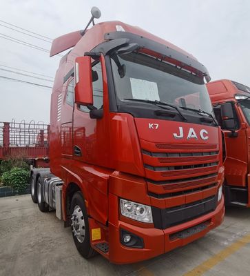 Traction lourde rendue facile JAC 6X4 camion avec réservoir de carburant de 1000L 6,8x2,5x3,8m